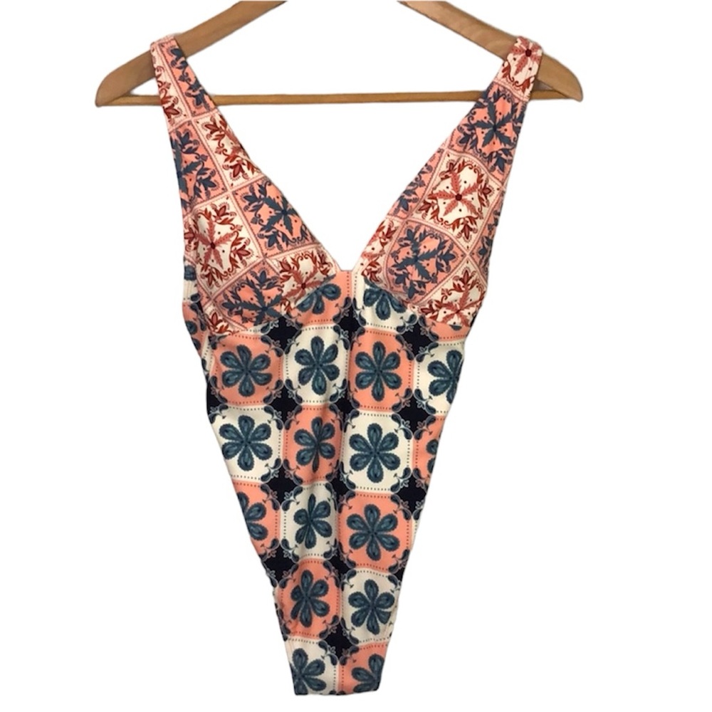 New NWT AGUA BENDITA Mixed Coral Tile Print One Piece Swimsuit Blush/Pink